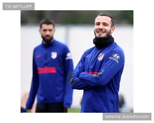 保暖足球服外套助力寒冬训练让球员温暖舒适提升竞技状态